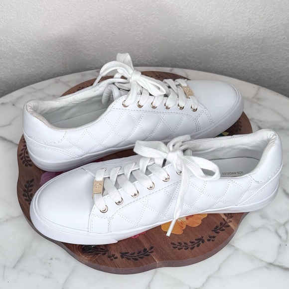 🅶 G By Guess Backer Quilted White Sneaker, Size 9 - Picture 9 of 11